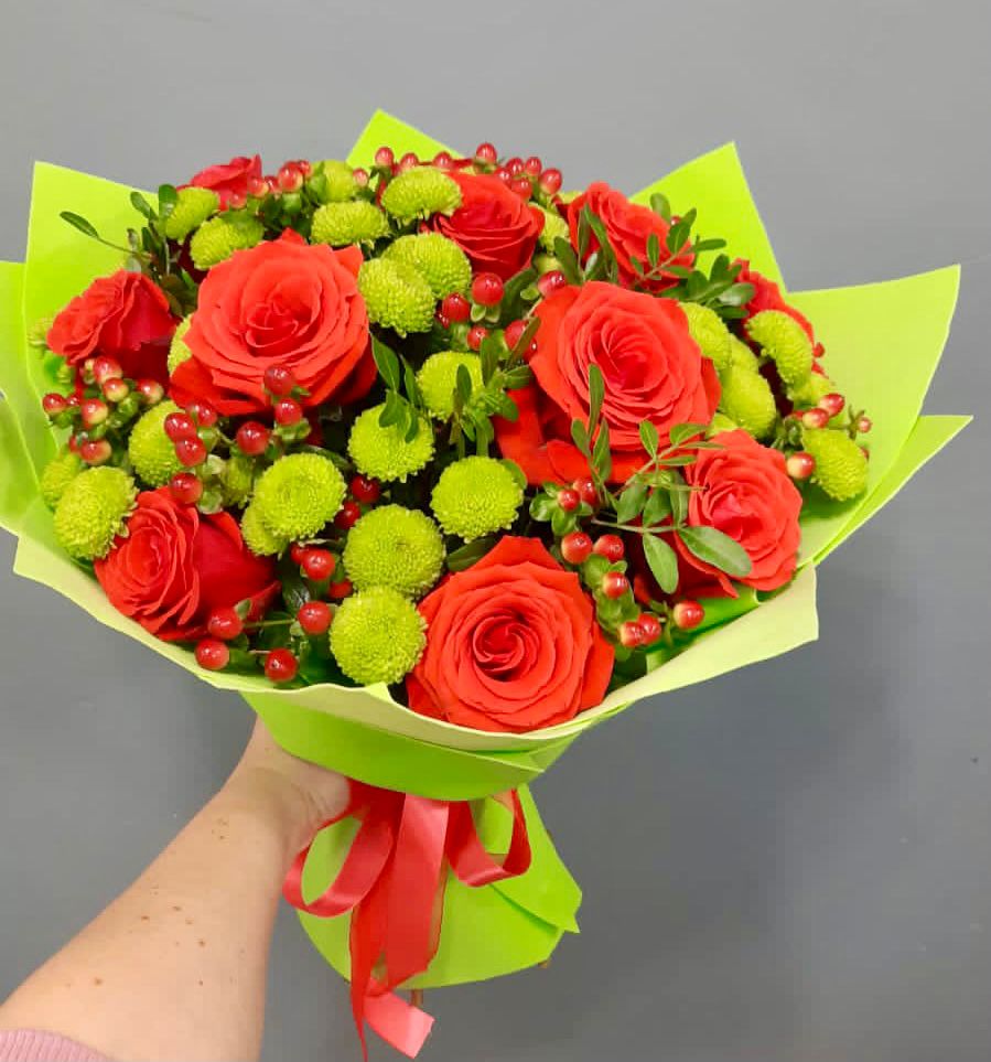 Букет цветов из: Хризантемы и Розы в Чусовом