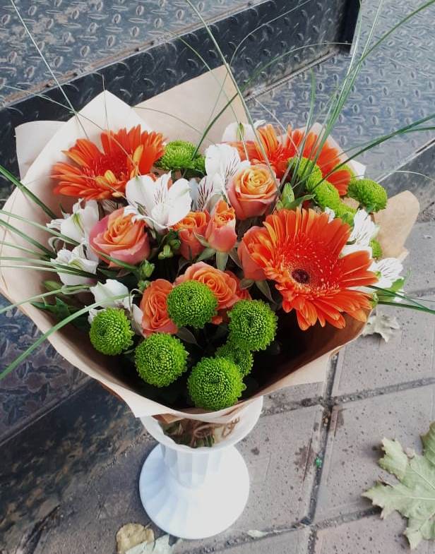 Букет цветов из: Герберы, Хризантемы, Альстромерии и Розы в Чусовом