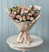 Букет цветов из:  Розы и Лизиантусы в Чусовом