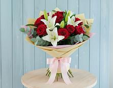 Букет цветов из:  Лилии и Розы в Чусовом