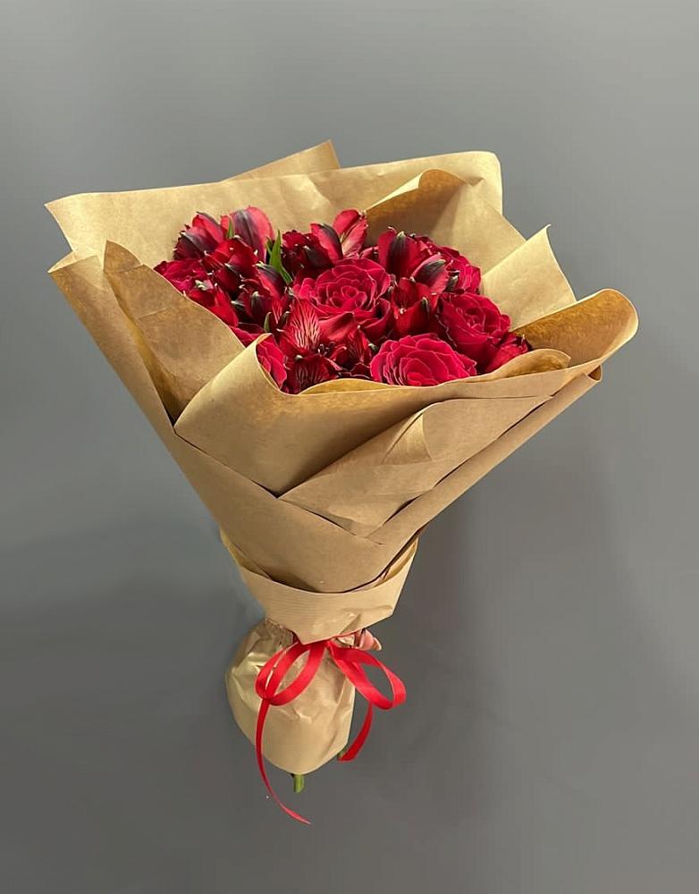 Букет цветов из: Альстромерии и Розы в Чусовом