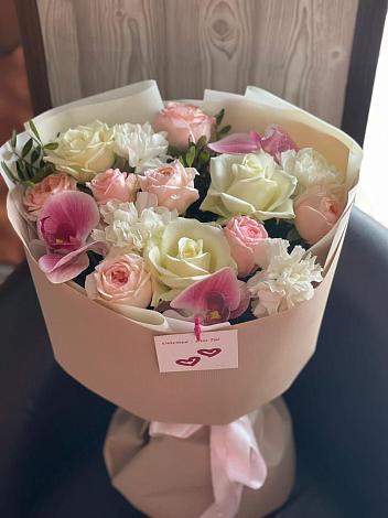 Букет цветов из: Орхидеи, Розы и Гвоздики в Чусовом