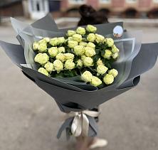 Букет Белые кустовые розы Солинеро в Чусовом