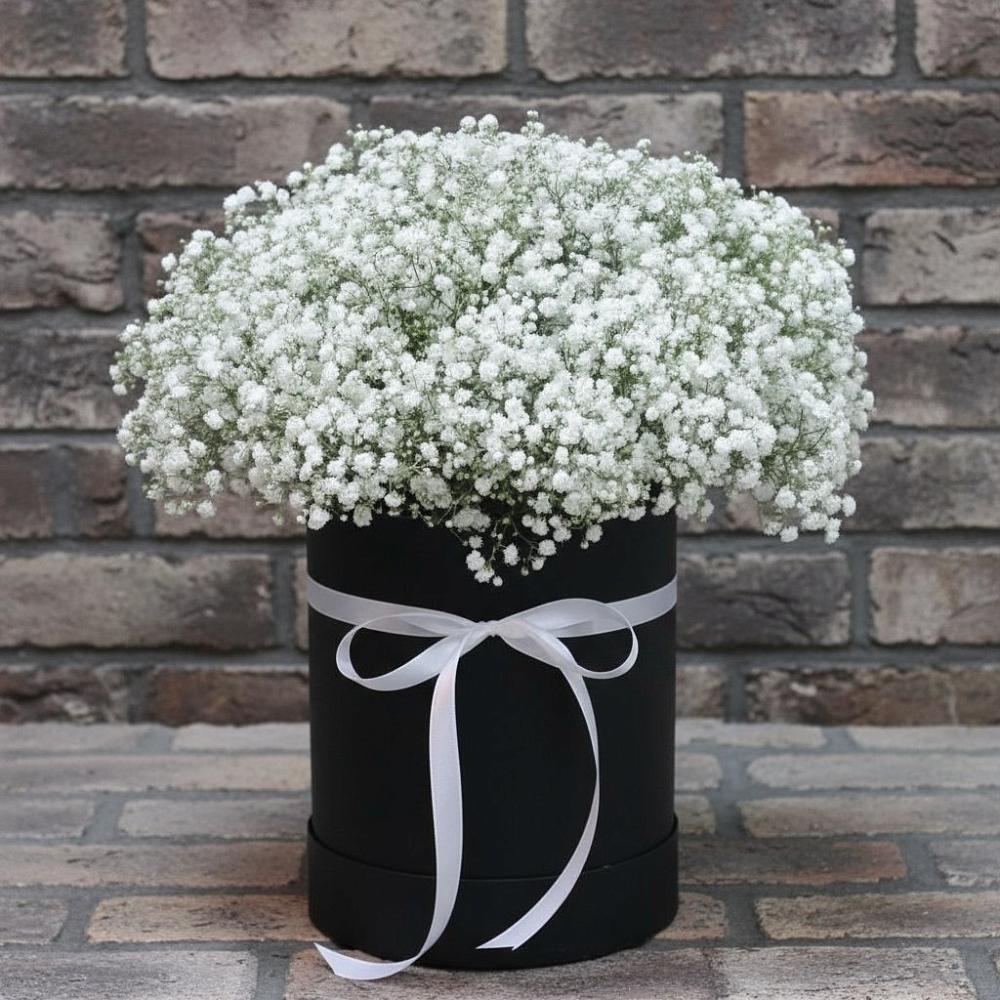 Цветочная композиция из Гипсофила в шляпной коробке в Чусовом