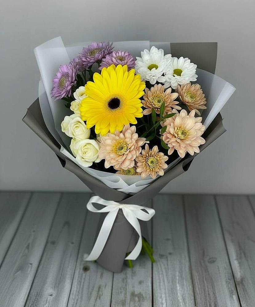 Букет цветов из: Розы, Герберы и Хризантемы в Чусовом
