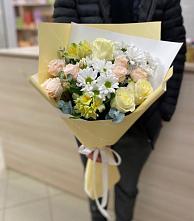 Букет цветов из:  Альстромерии, Розы и Хризантемы в Чусовом