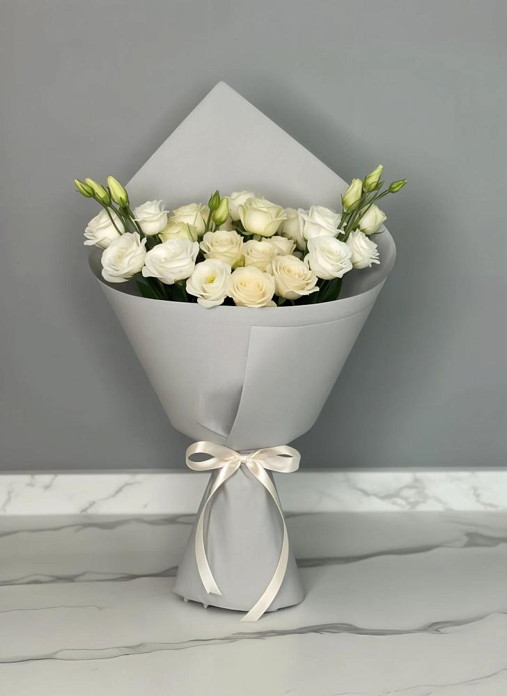 Букет цветов из: Розы и Лизиантусы в Чусовом