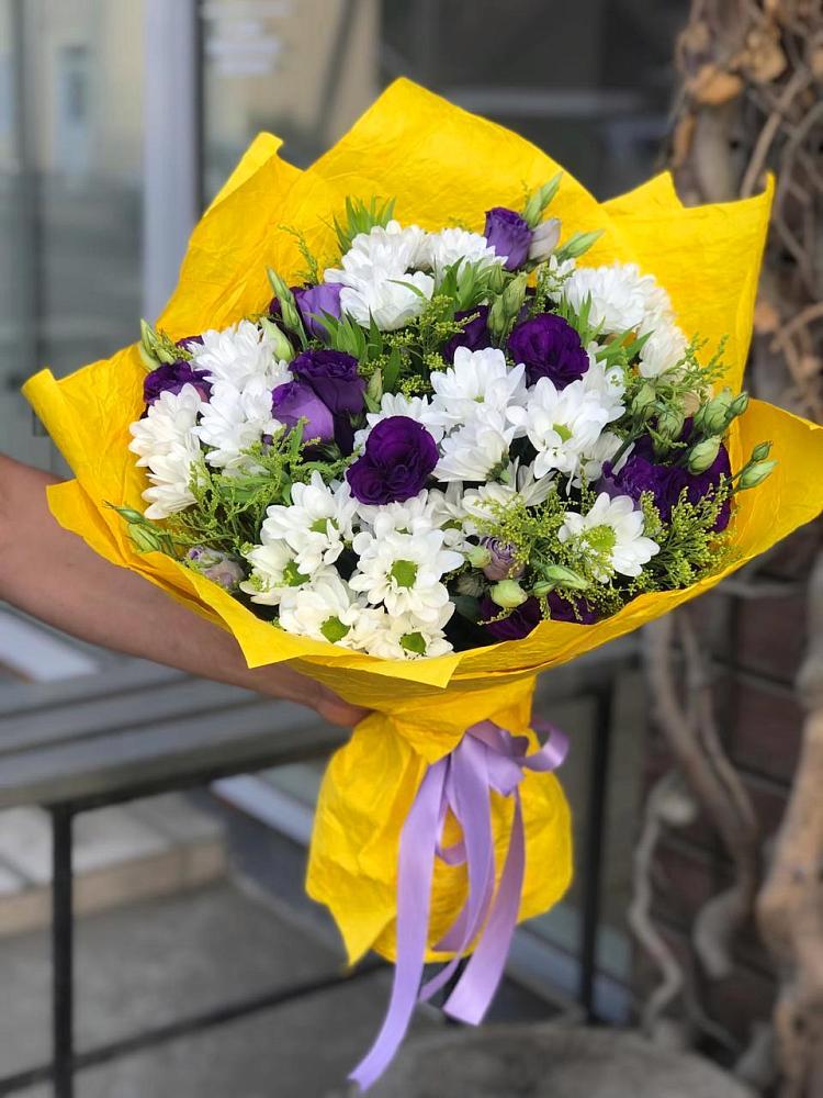 Букет цветов из: Ирисы, Хризантемы и Ромашки в Чусовом