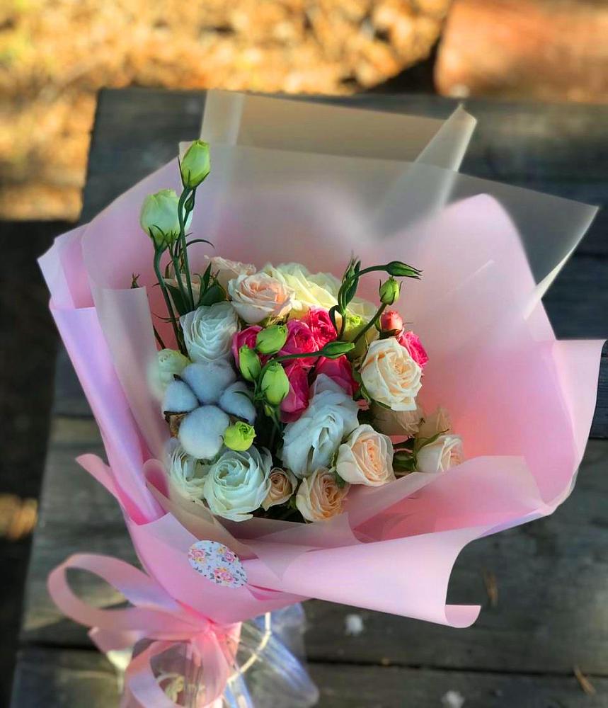 Букет цветов из: Розы и Лизиантусы в Чусовом