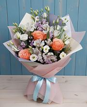 Букет цветов из:  Лизиантусы, Розы, Альстромерии и Гипсофила в Чусовом