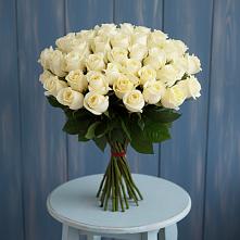 Букет 51 Белая роза Эдлесс Лав в Чусовом