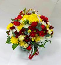 Цветочная композиция из Хризантемы и Розы в корзине в Чусовом