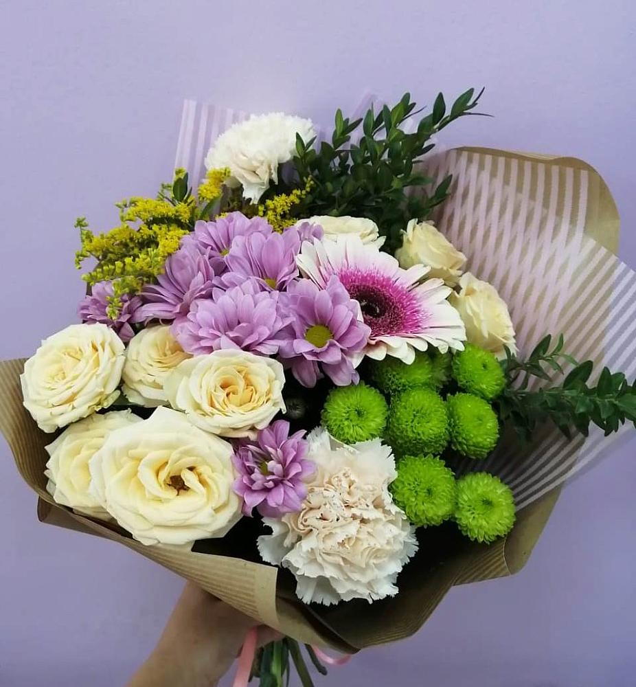 Букет цветов из: Хризантемы, Розы, Гвоздики и Герберы в Чусовом