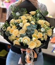 Букет птица счастья в Чусовом Букет цветов из: Розы и Лизиантусы в Чусовом