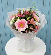 Букет цветов из:  Герберы, Альстромерии и Лизиантусы в Чусовом
