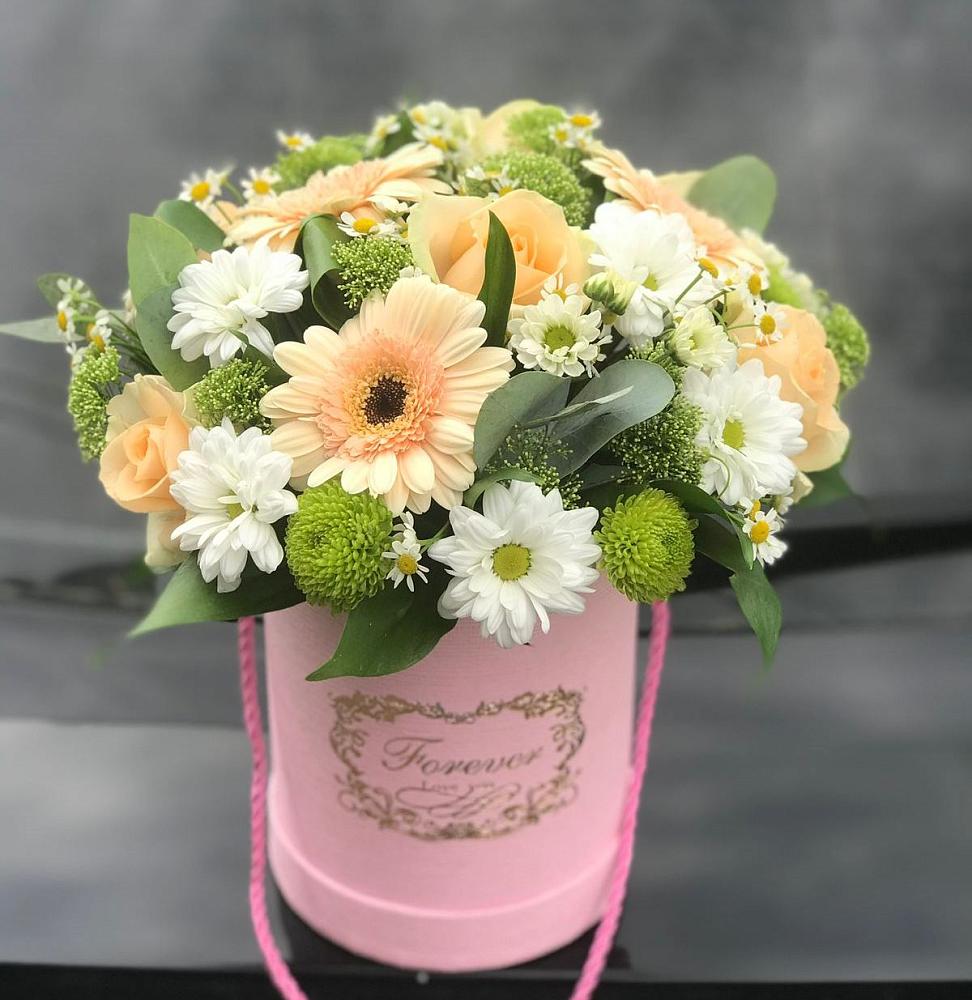 Цветочная композиция из Розы, Герберы и Хризантемы в шляпной коробке в Чусовом