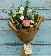 Букет цветов из:  Розы и Лизиантусы в Чусовом