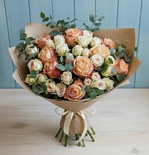 Букет цветов из:  Альстромерии и Розы в Чусовом