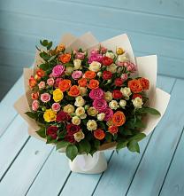Букет Микс из разноцветных кустовых роз в Чусовом